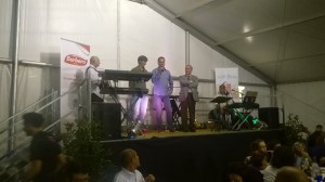 La presentazione sul palco della festa