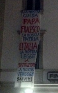 Il dettaglio dello striscione comparso nella notte