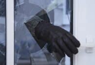 Notte da incubo a Tolmezzo: coppia di pensionati sequestrata in casa dai ladri