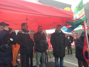 I rappresentanti sindacali in occasione dello sciopero per Coopca del 2015