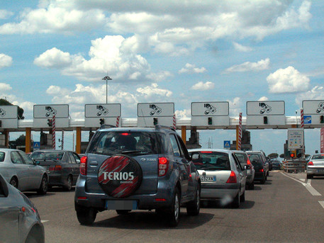 Il casello di Roma Est sull'autostrada A24, in una in una immagine del 06 giugno 2006. ANSA/MASSIMO CAPODANNO