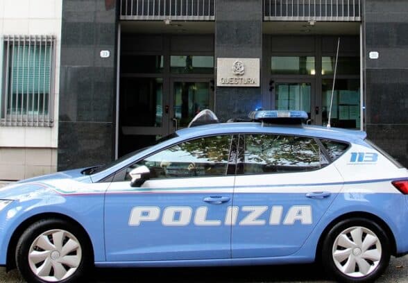 Truffe via Sms, l’allarme della Polizia: «Non richiamate i numeri 892 e 893»