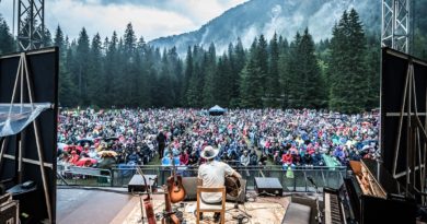 La pioggia non li ferma, in 3.500 per Ben Harper ai laghi di Fusine La pioggia non li ferma, in 3.500 per Ben Harper ai laghi di Fusine