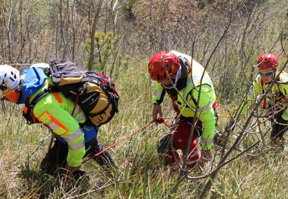Soccorritori in azione a Forni Avoltri e Ravascletto