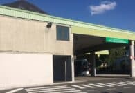 Tensione all’autostazione di Tolmezzo, 58enne estrae una motosega da un sacco