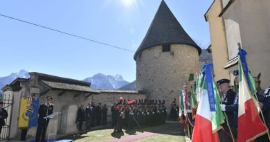 A Tarvisio l’omaggio ai 12 carabinieri trucidati a Malga Bala A Tarvisio l’omaggio ai 12 carabinieri trucidati a Malga Bala