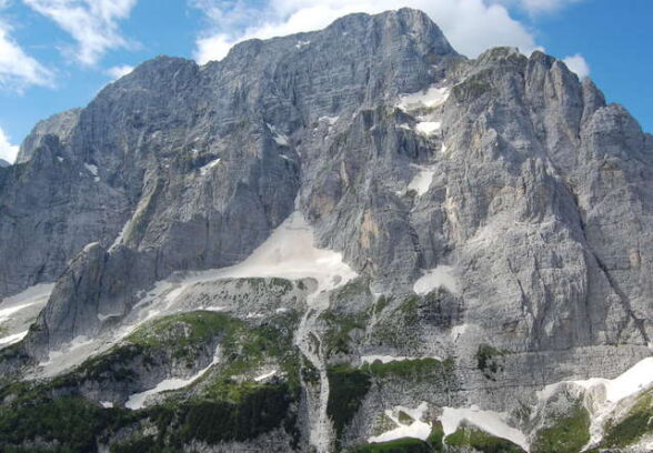 Due escursioniste in difficoltà sul Jôf di Montasio, recuperate con il verricello