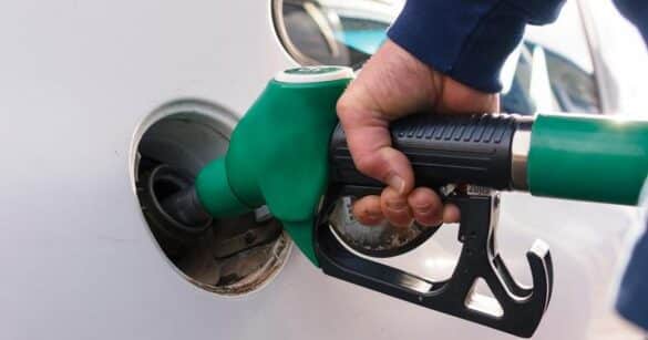 Caro carburanti, la Regione convoca le categorie: sul tavolo ristori per 14,4 milioni