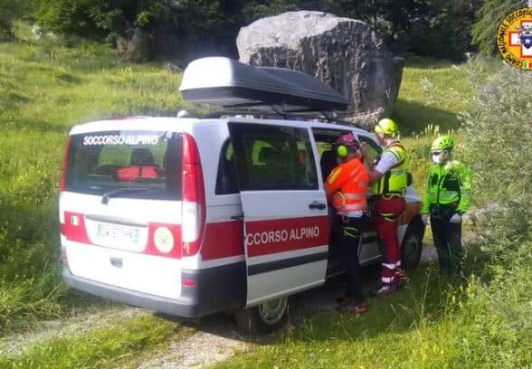 Bimbo di tre mesi punto da un insetto, soccorsi mobilitati a Tramonti di Sopra