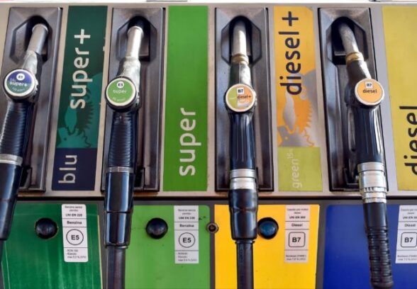 Carburanti, il Friuli Venezia Giulia alza la guardia sui prezzi: «Gli sconti arrivino davvero ai cittadini»