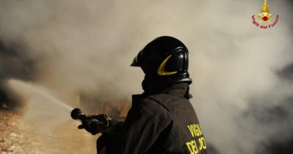 Notte intensa per i Vigili del Fuoco: 21 interventi tra incendi e roghi boschivi