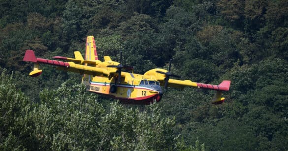 Incendio sull’Amariana, arriva un secondo Canadair: quasi 500 ettari in fumo