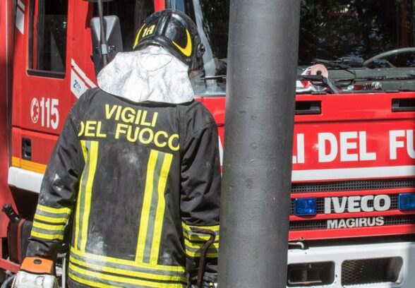 Incendio in un’abitazione a Carpacco, esplode una bombola: nessun ferito
