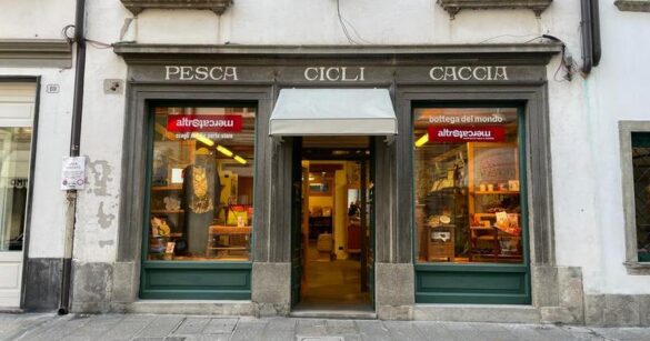 Tolmezzo, alla Bottega del Mondo l’incontro “Rivestiamoci: dalla fast fashion alla moda consapevole”