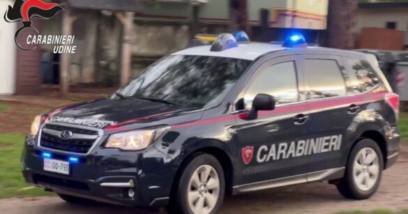 Tenta il colpo in un negozio e spintona la responsabile: arrestato un diciannovenne