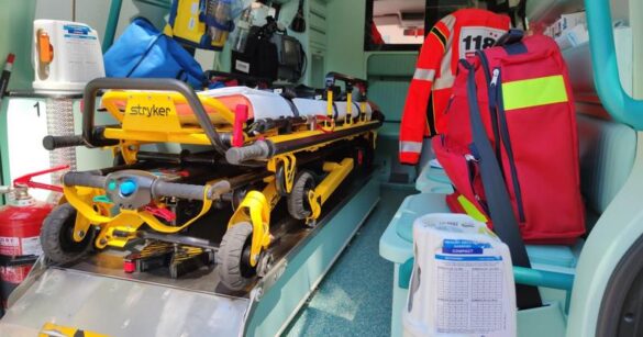 Frontale tra due auto a Tarcento: tre persone coinvolte, intervento dei soccorsi