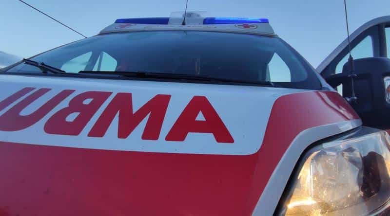 Furgone tampona camion, disagi all’alba in A23