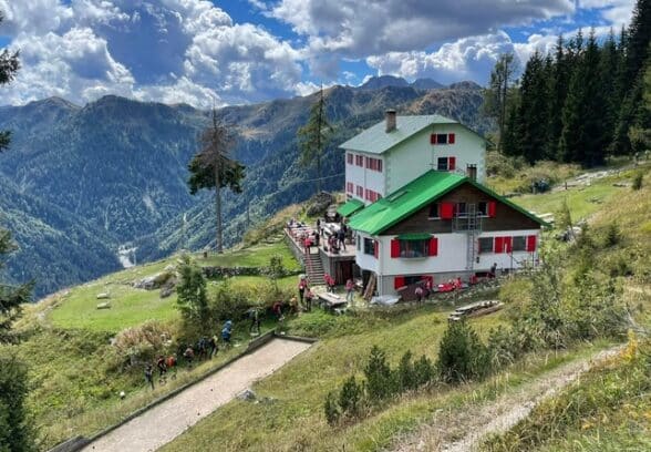 Il CAI Tolmezzo affida la gestione del Rifugio De Gasperi a Giorgio Da Rin