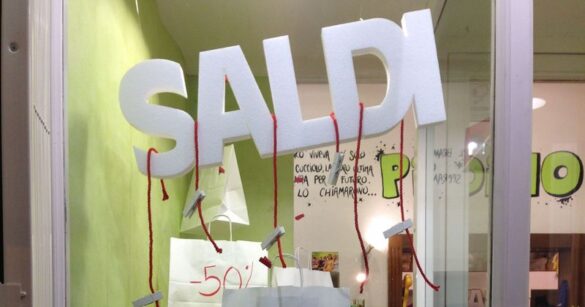 Saldi al via il 3 gennaio in Fvg, la spesa media sarà di 303 euro a famiglia