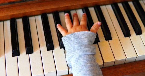 A Tolmezzo un incontro tra parole e melodie per neo e futuri genitori