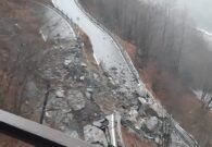 Si stacca una maxi frana, cedono i tornanti, chiusa la strada da Timau a Passo di Monte Croce Carnico