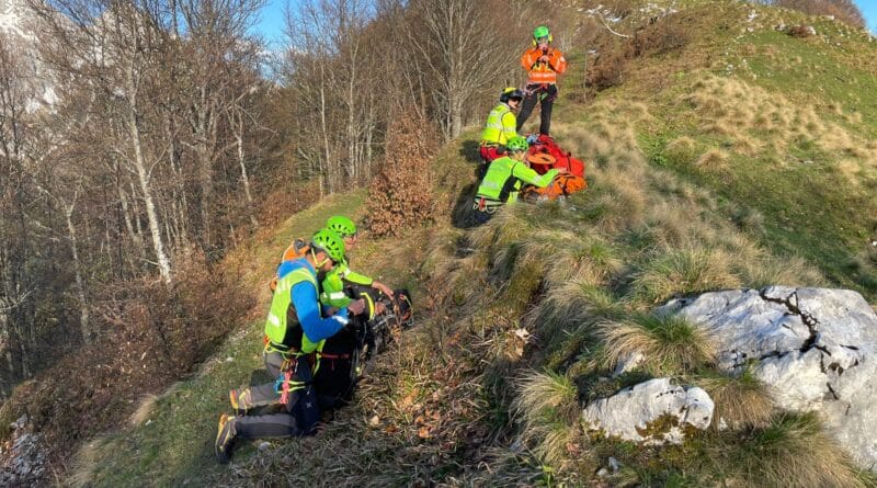 Complicato soccorso per un ciclista infortunato in Val Resia