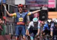 Volatona! Jonathan Milan vince la quarta tappa del Giro d’Italia