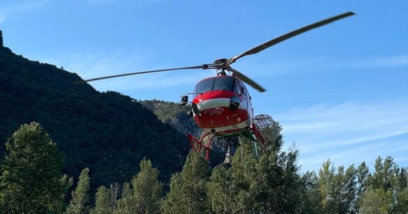 Incendio boschivo a Paularo, focolai ancora attivi nell’area impervia