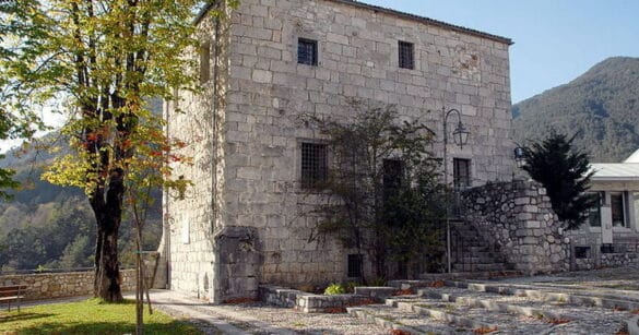 Cinquanta opere pittoriche dell’artista Denis Filaferro in mostra a Moggio