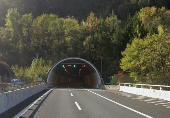 Manutenzione della galleria “Lago sud”, chiude per tre notti il tratto Carnia-Gemona Osoppo sull’A23