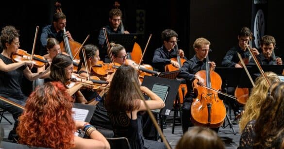 L’Orchestra giovanile Filarmonici Friulani e il Coro del Friuli Venezia Giulia si esibiscono a Tolmezzo