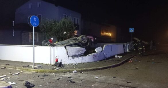 Auto esce di strada nella notte: un morto e un ferito grave