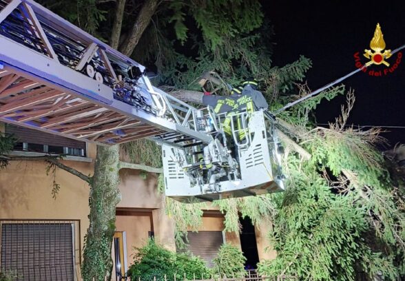 Bora ancora forte sul Friuli Venezia Giulia: raffiche oltre i 110 km/h, disagi e interventi nella notte