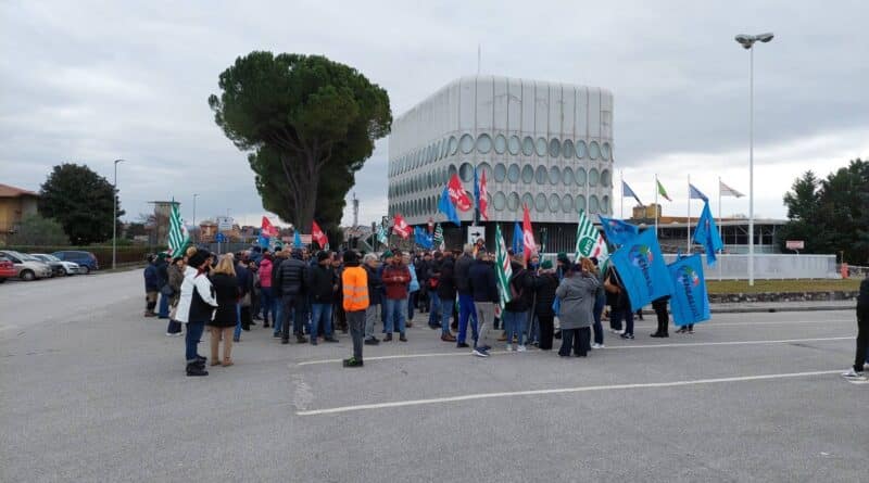 Snaidero, revocato lo sciopero dopo l’incontro tra azienda e sindacati