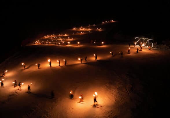 VIDEO – Fiaccolata del Lussari, in 250 hanno danzato lungo la pista Di Prampero