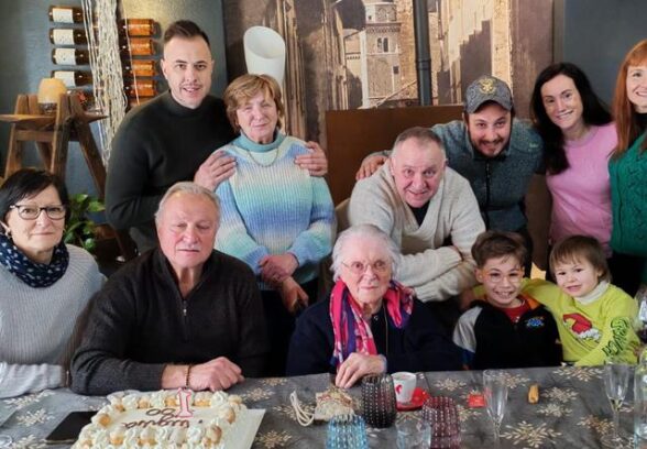 La comunità resiana festeggia i 100 anni di Maria Di Lenardo