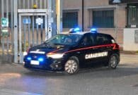 Lite in casa, uomo ferito con almeno tre coltellate