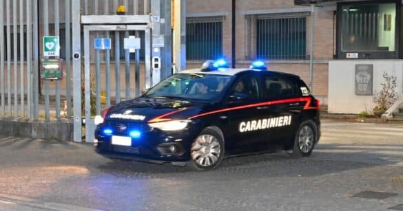 Lite in casa, uomo ferito con almeno tre coltellate