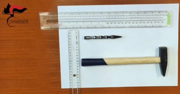 Minacce al fratello e armi in pugno: trentottenne denunciato dai Carabinieri