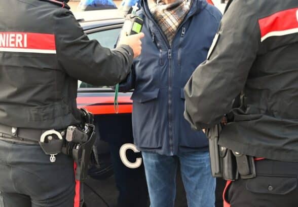 Gemona, perde le staffe al controllo dell’etilometro: 73enne denunciato per oltraggio