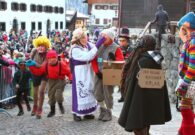 Carnevale a Sauris tra tradizioni, maschere in legno e una suggestiva camminata nel bosco