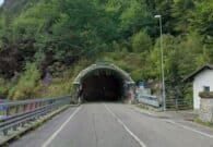 Una settimana di lavori nella galleria San Lorenzo tra Ampezzo e Forni di Sotto