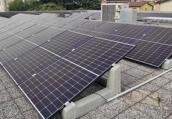 10 pannelli fotovoltaici e 130 colonnine di ricarica installate negli uffici postali Fvg