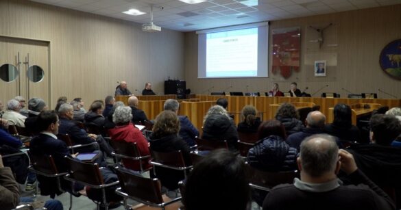 VIDEO – L’assessore Amirante presenta a Buja il bilancio 2025 della legge regionale 8