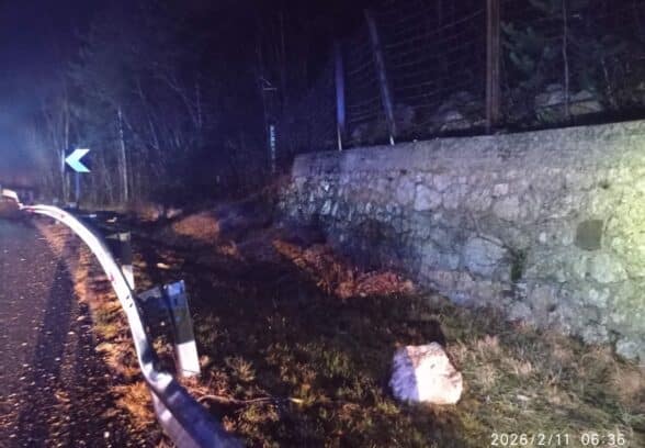 Frana sulla SS13 a Resiutta: massi sulla carreggiata, nessun ferito