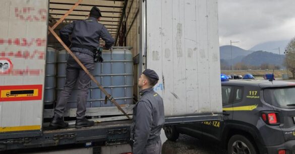 VIDEO – Traffico illecito di carburanti, i finanzieri di Udine, Tolmezzo e Tarvisio sequestrano 428.000 litri