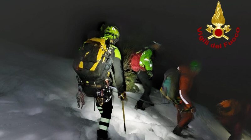 Resta bloccato con l’auto su una strada innevata ai Piani di Montasio, intervengono i Vigili del fuoco