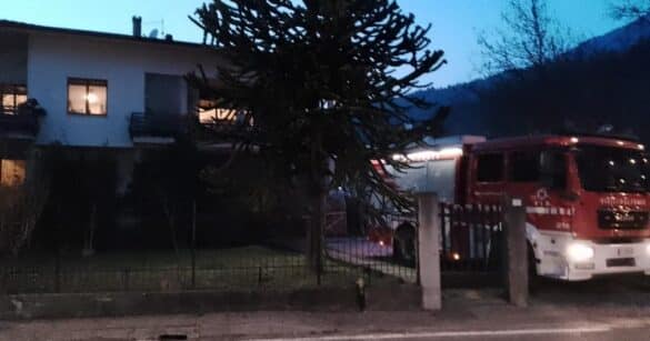 Incendio della canna fumaria in una casa di Villa Santina, pronto l’intervento dei Vigili del Fuoco