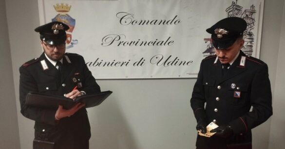 Furto in una sala scommesse, due giovani arrestati dopo un inseguimento