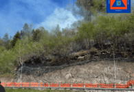 Spento l’incendio a Comeglians, oggi i sopralluoghi della Forestale